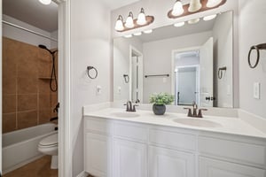 Eastland Dr-S2101-027.jpg