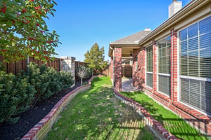 Eastland Dr-S2101-030.jpg