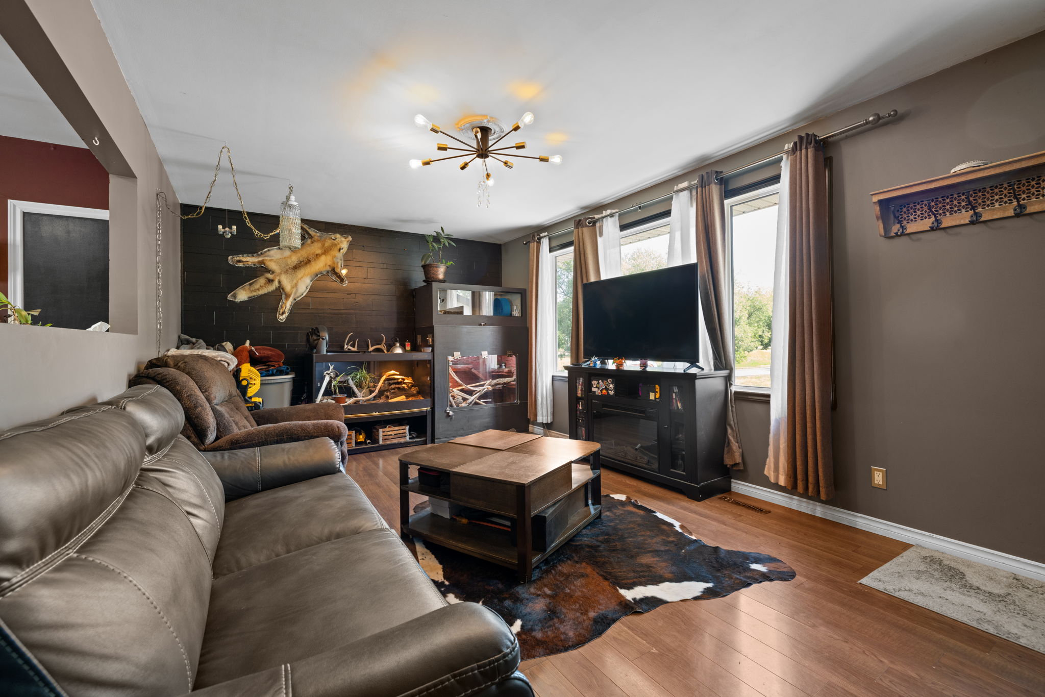 05. 520 Montague St. - Living Room