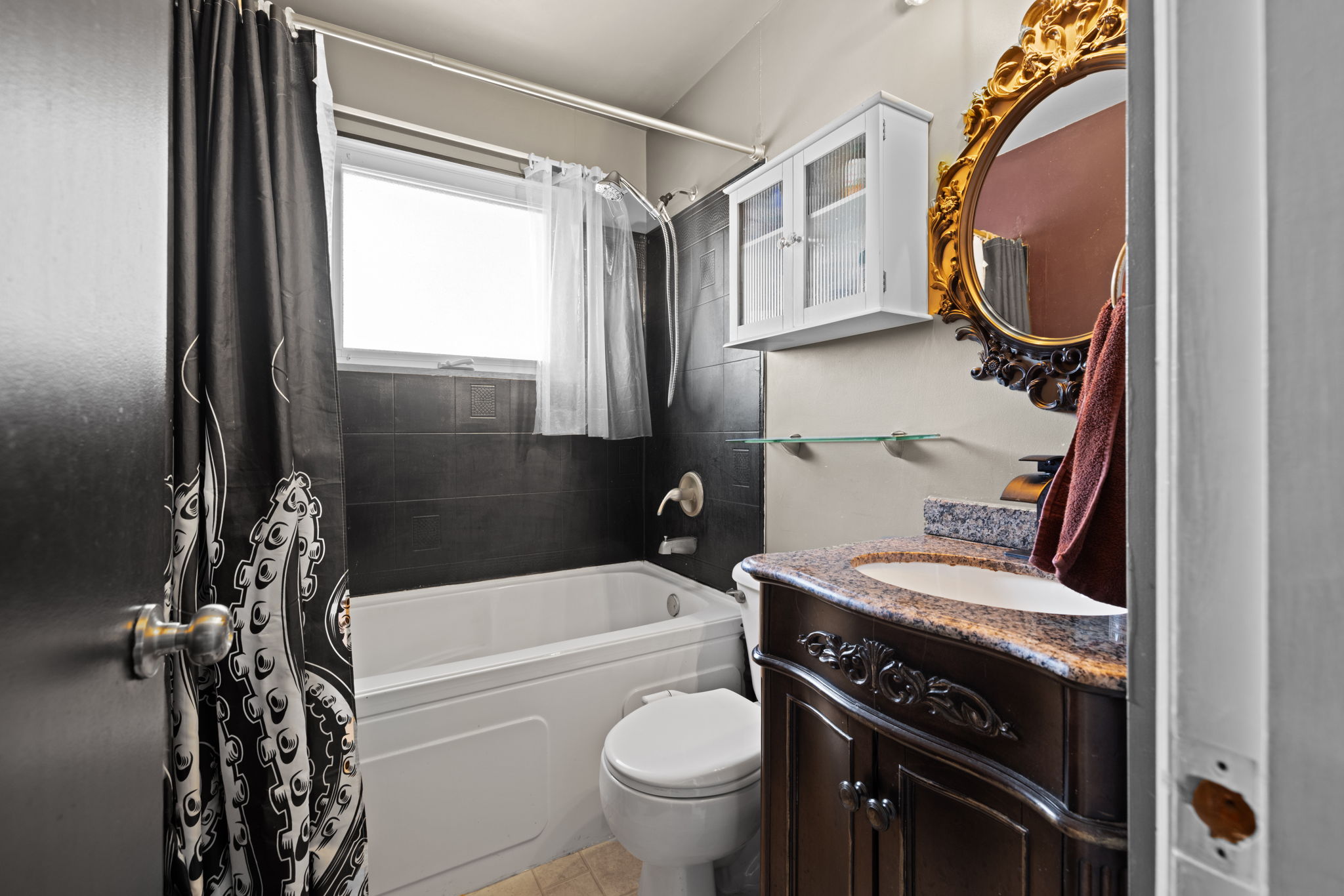 07. 520 Montague St. - Bathroom