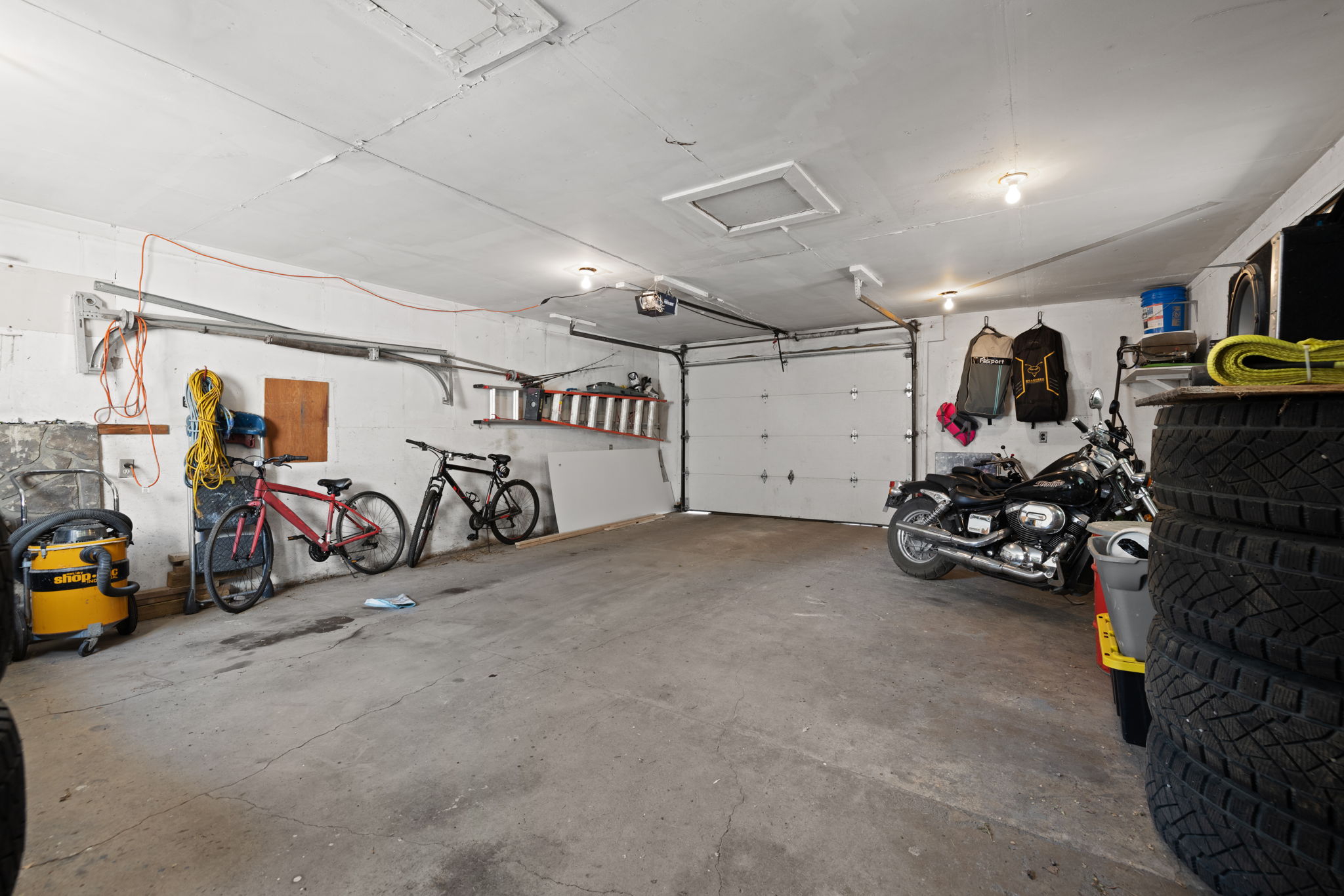 30. 520 Montague St. - Interior Garage