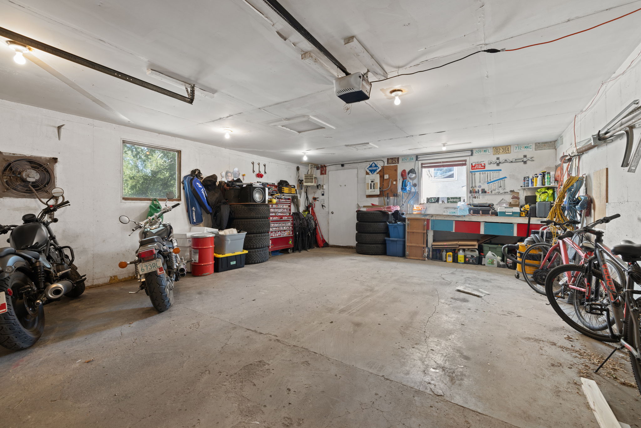 31. 520 Montague St. - Interior Garage