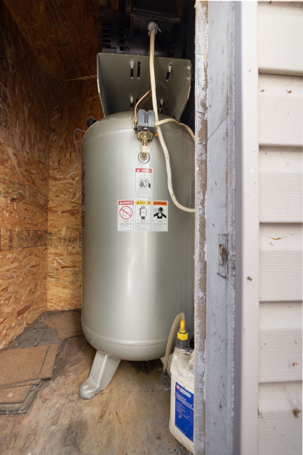 32. 520 Montague St. - Air Compressor