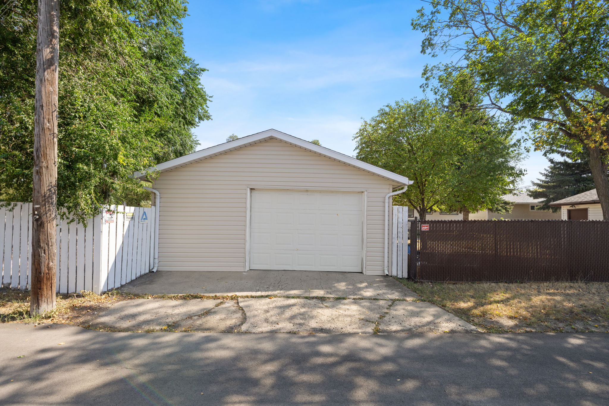33. 520 Montague St. - Exterior Garage