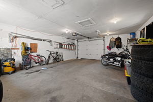 30. 520 Montague St. - Interior Garage
