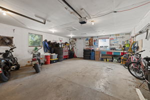 31. 520 Montague St. - Interior Garage
