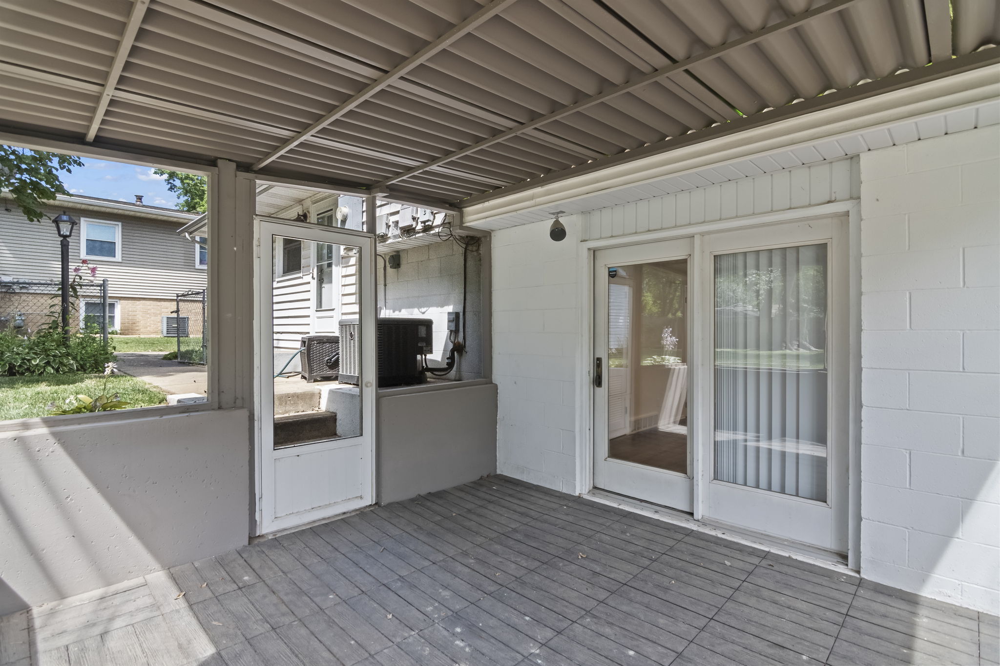 Screened-in Porch