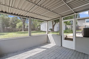 Screened-in Porch