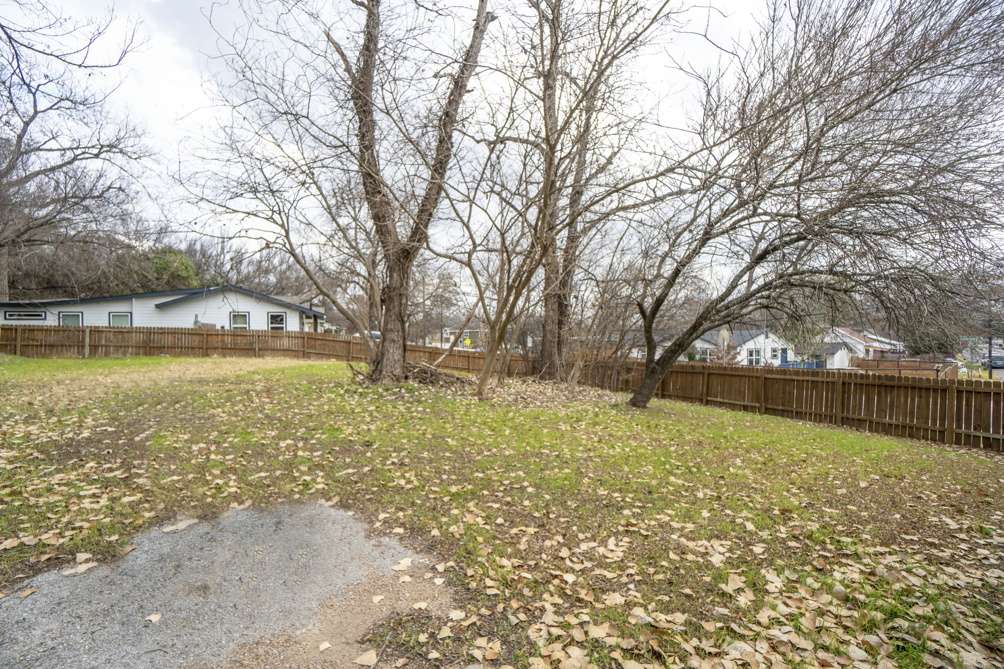 5200 Ledesma Rd, Austin, TX 78721, USA Photo 3