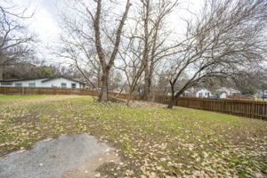 5200 Ledesma Rd, Austin, TX 78721, USA Photo 2