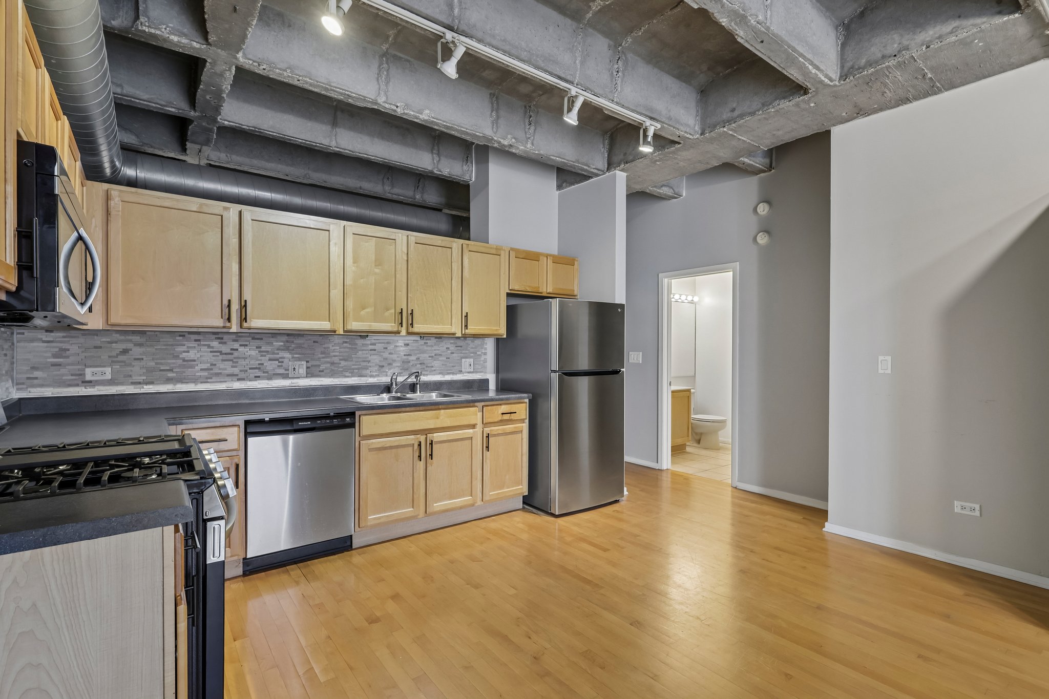 S Ellis Ave 408-S0206-014.jpg