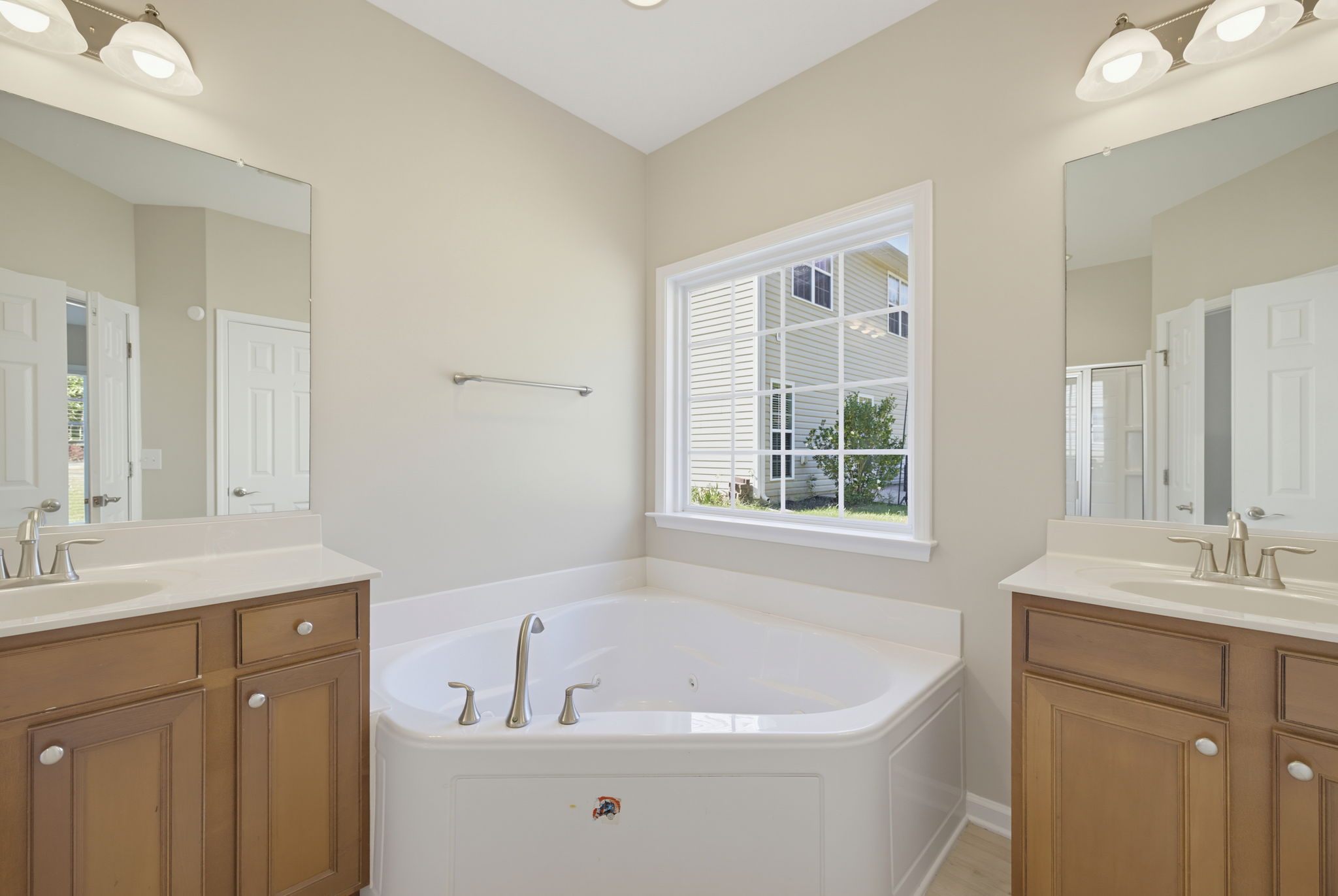 5204 Helsey Ct-18