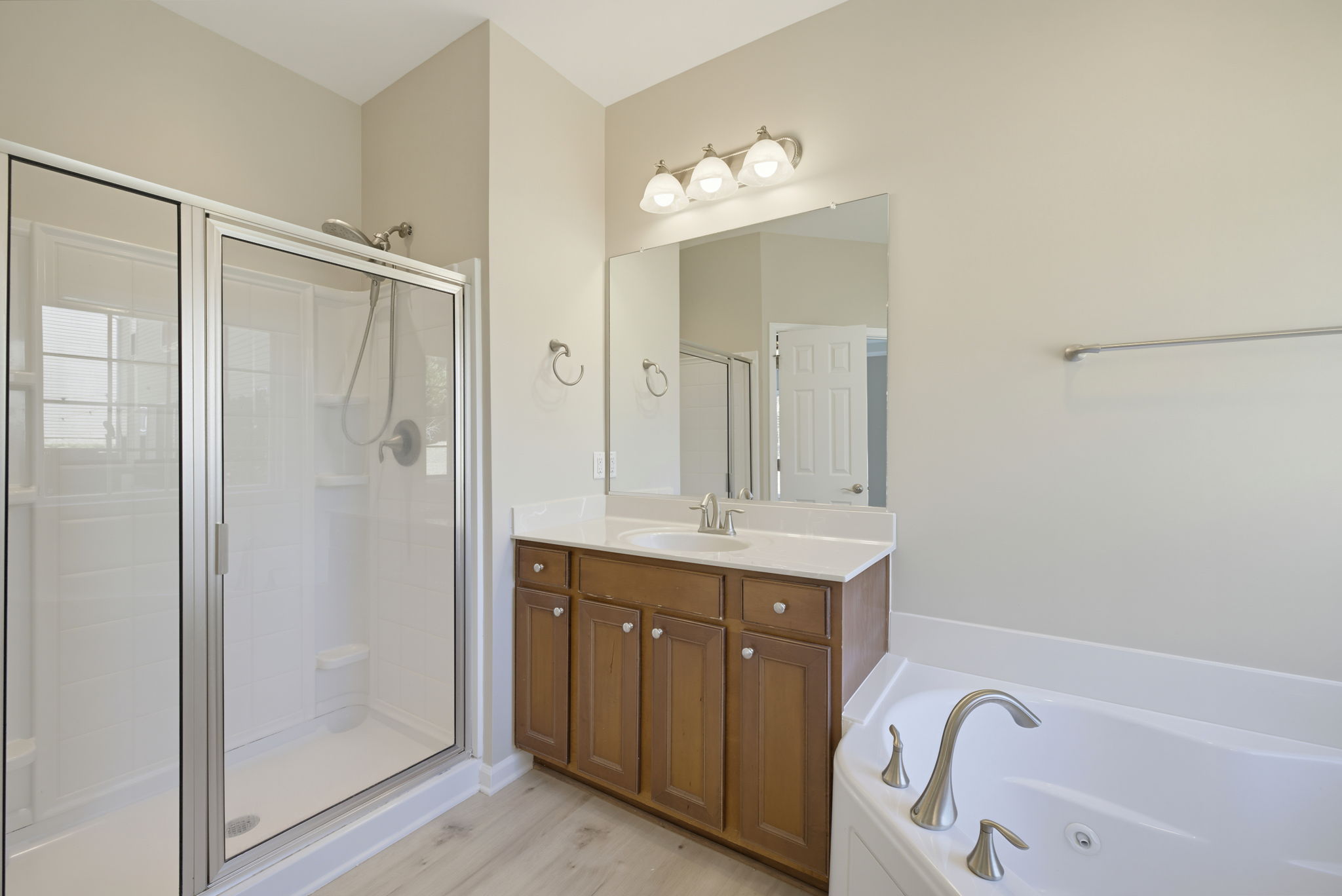 5204 Helsey Ct-19