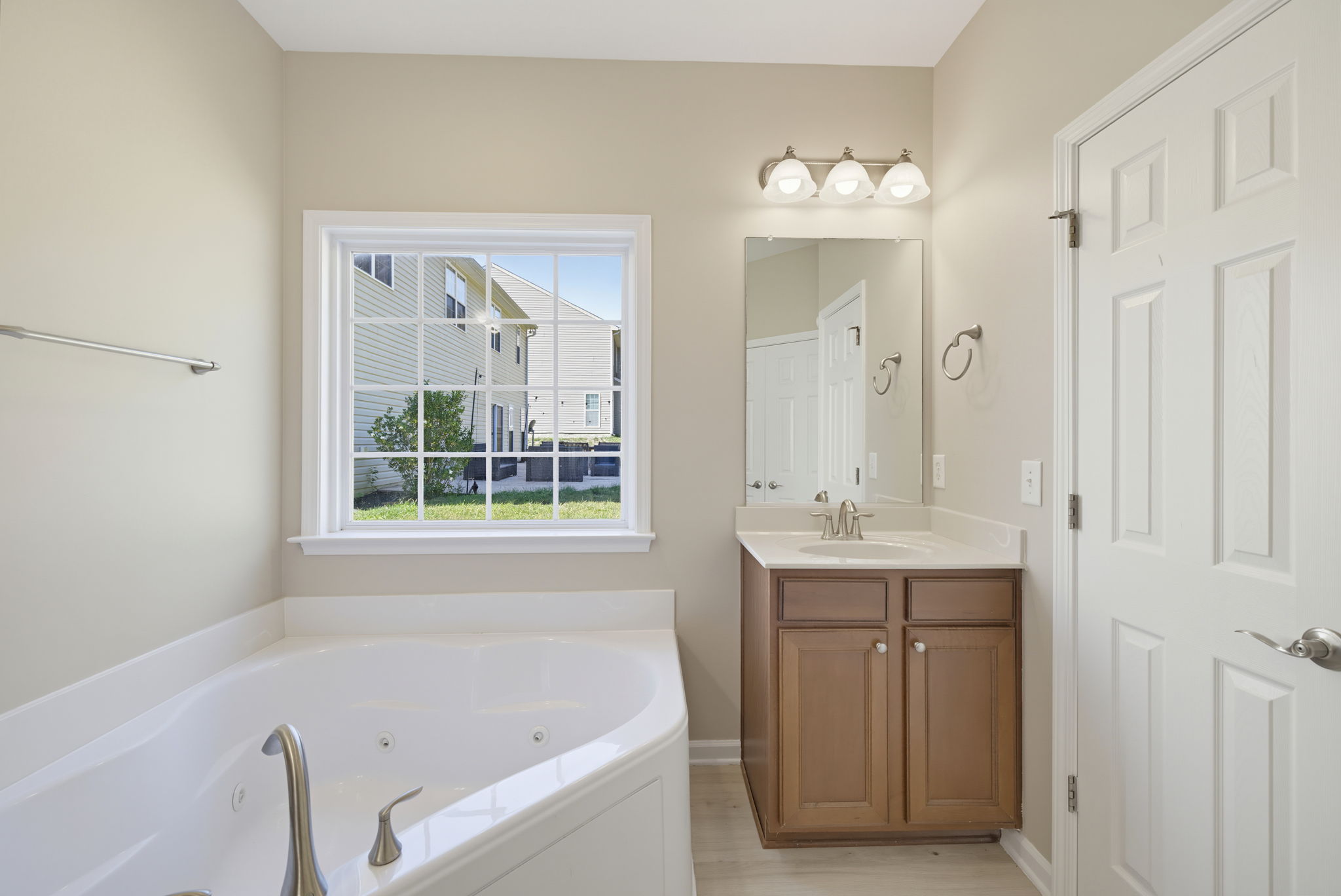 5204 Helsey Ct-20