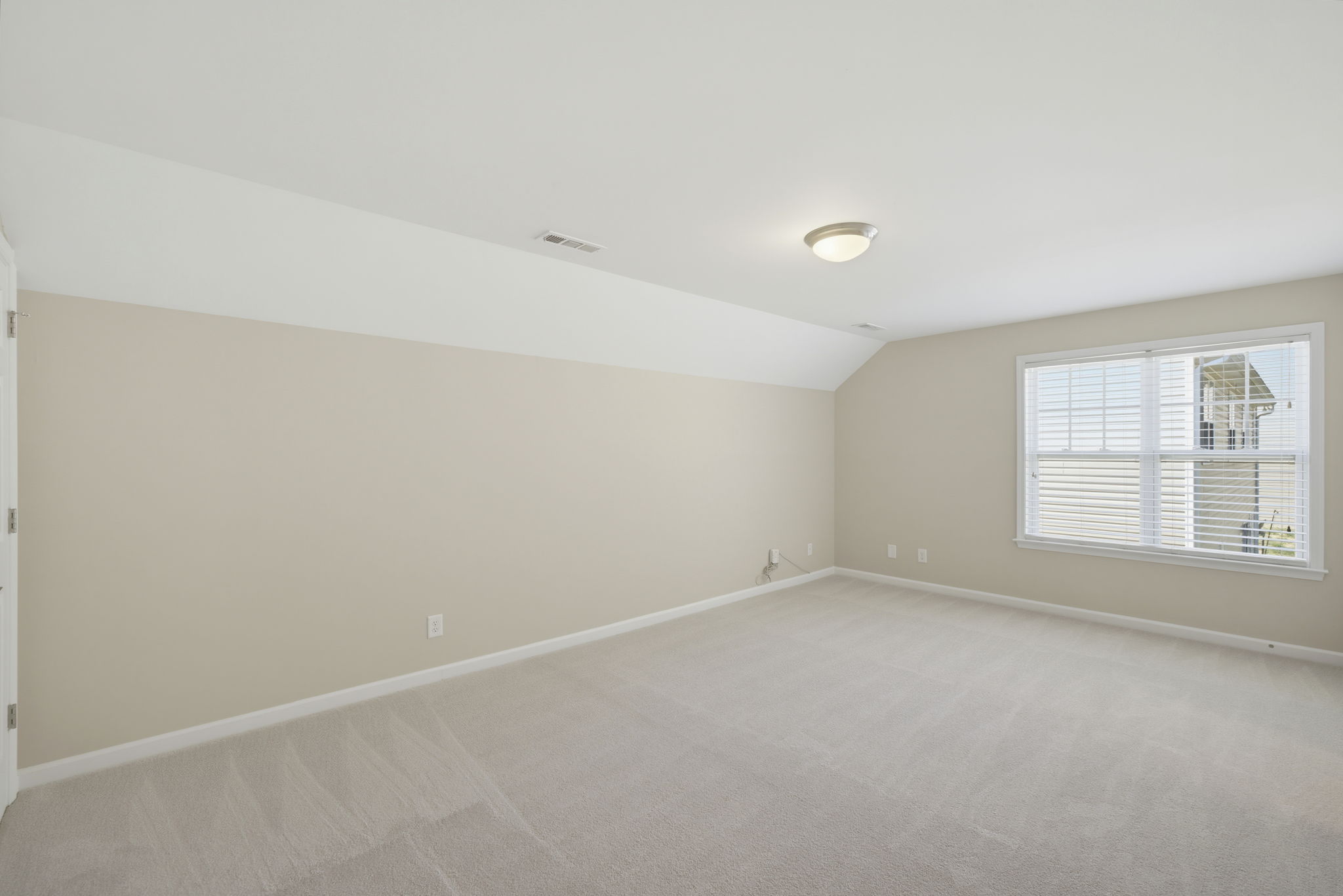 5204 Helsey Ct-26