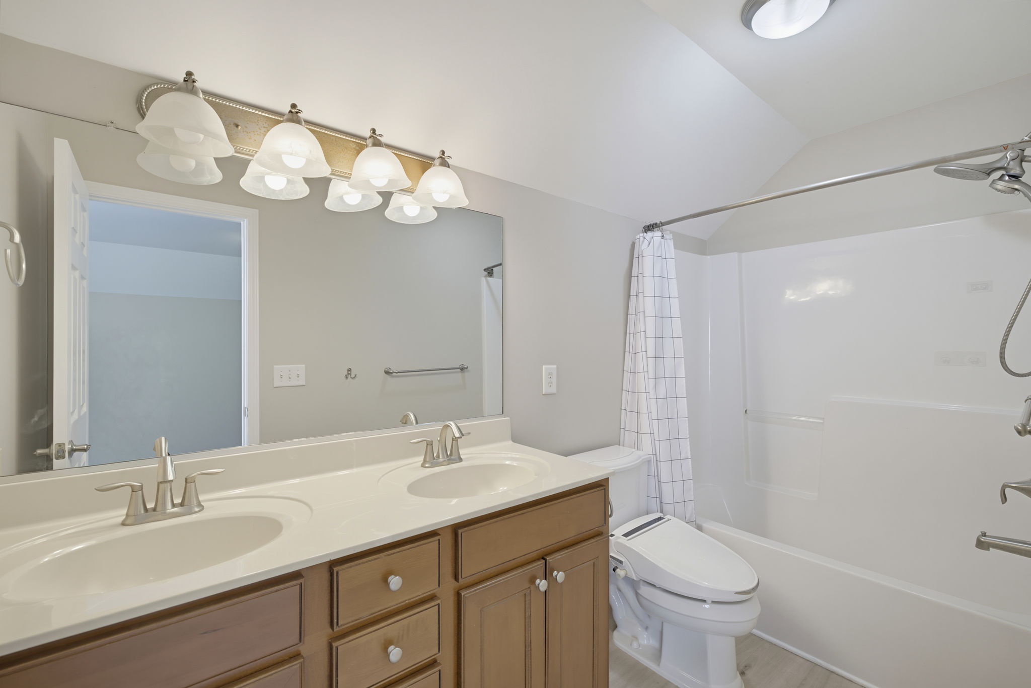 5204 Helsey Ct-28