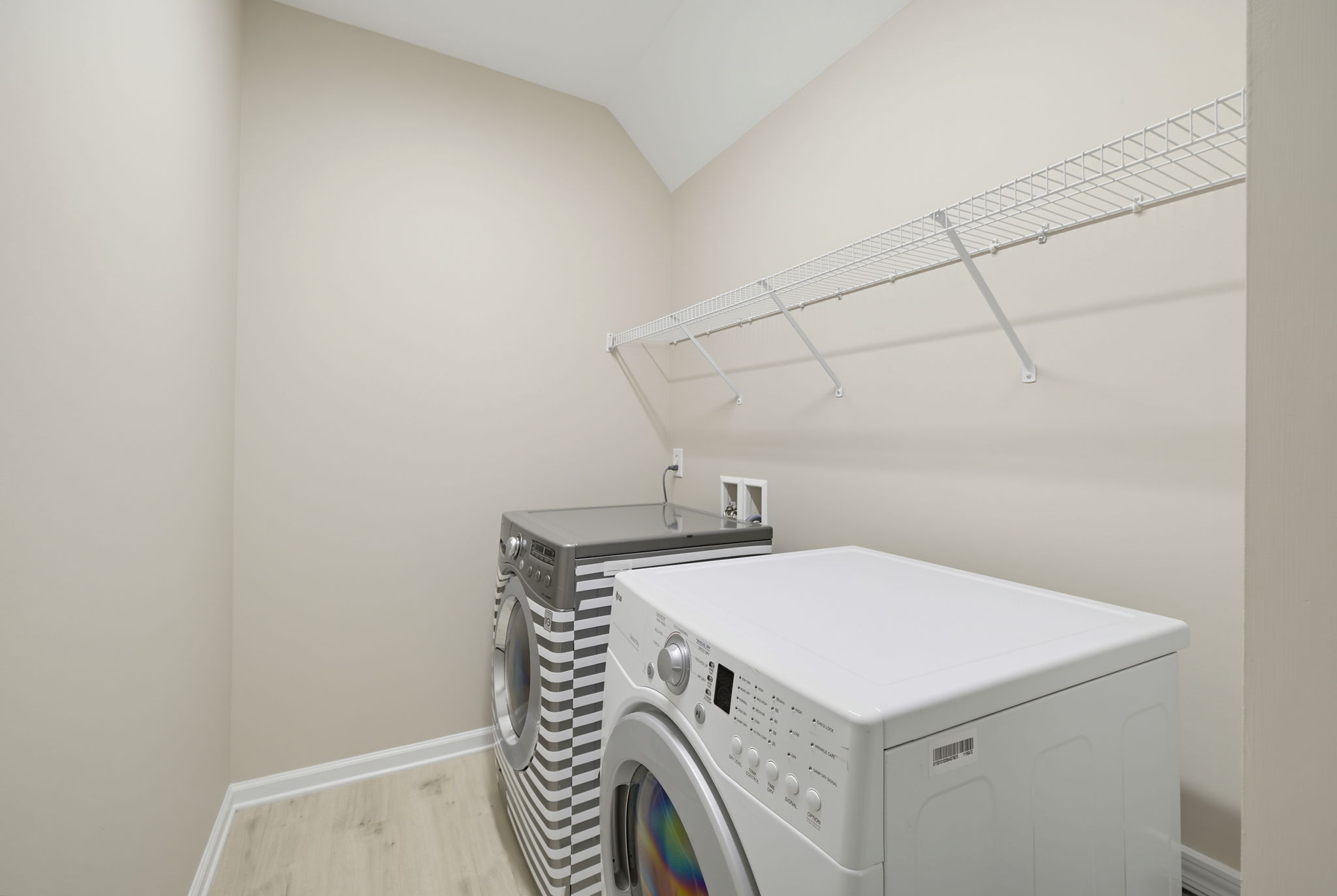5204 Helsey Ct-29
