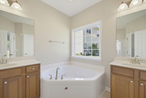 5204 Helsey Ct-18