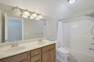 5204 Helsey Ct-28