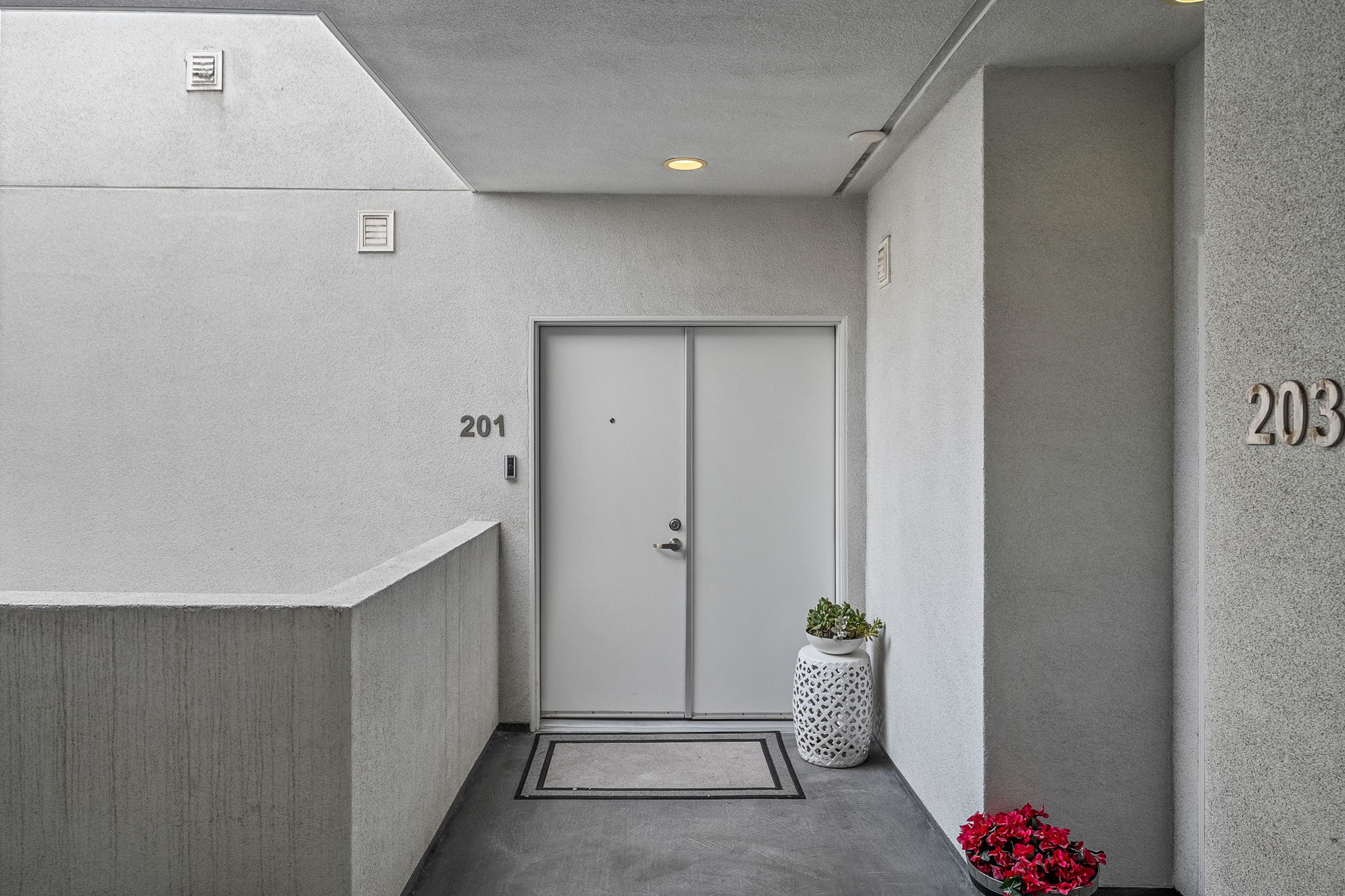 5205 Ocean Front Walk #201-2