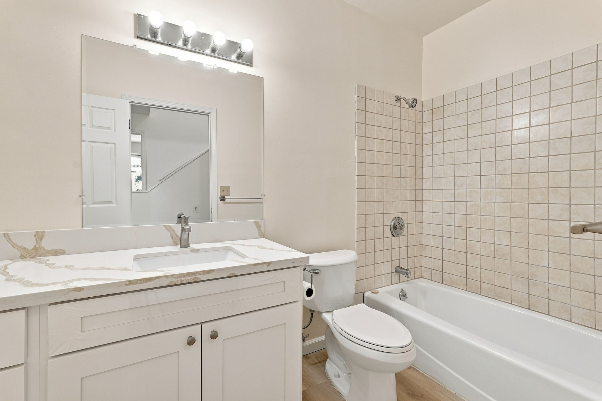 Full Bathroom 2nd Level 14