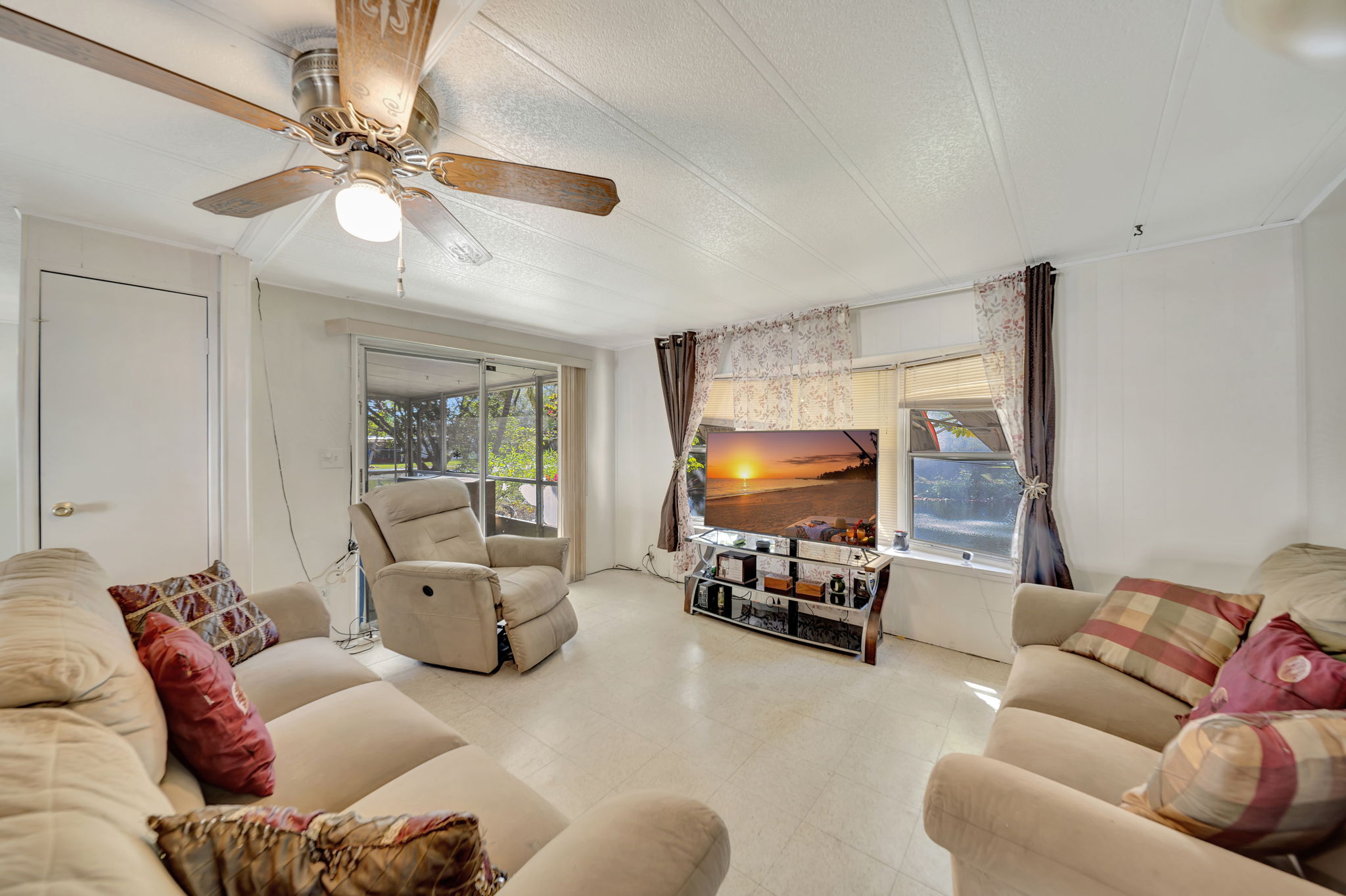 NW 8th St, Pembroke Pines, FL 33028, USA Photo 7