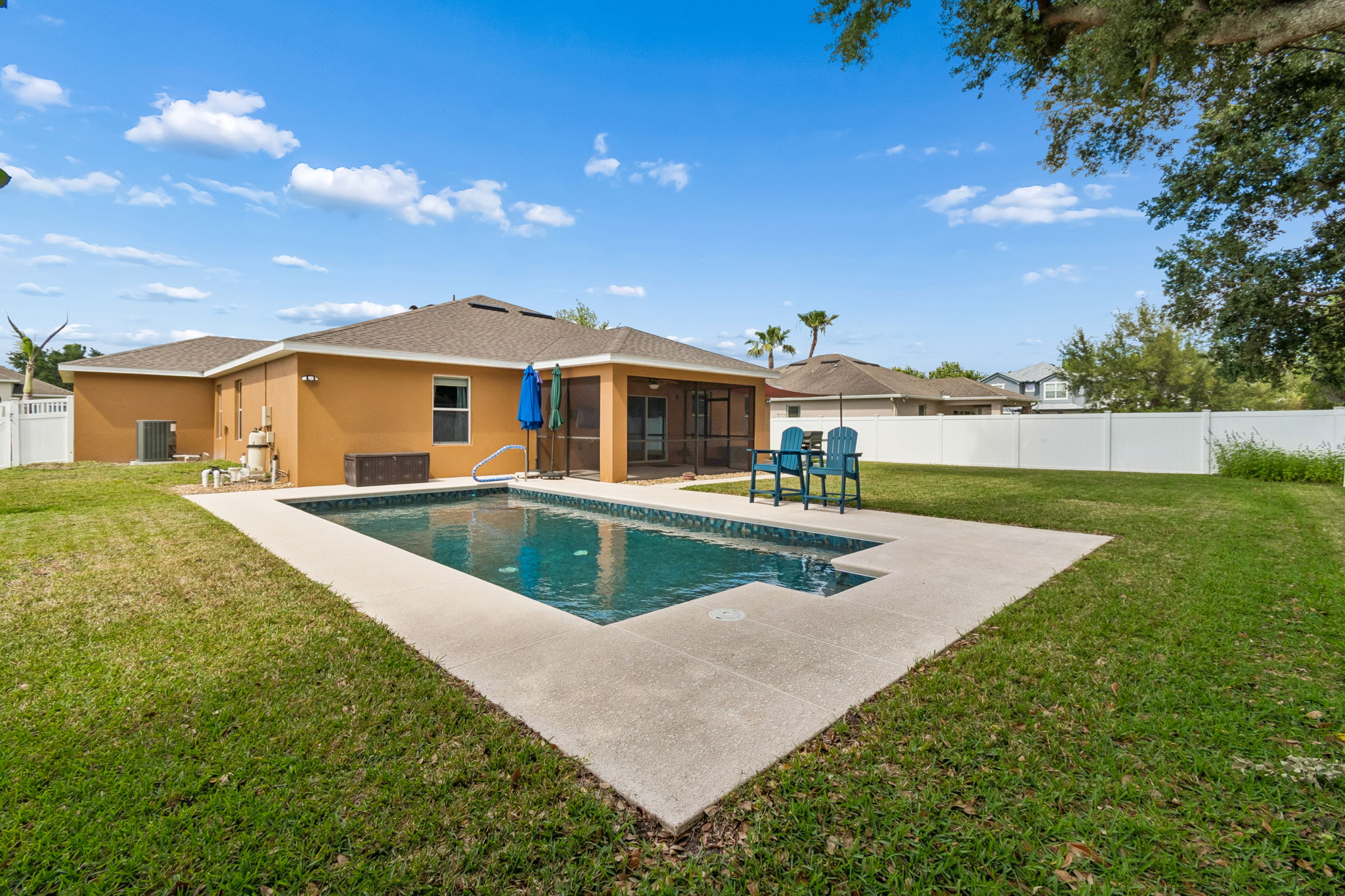 Pool comes with Umbrellas, chairs & deck boxes