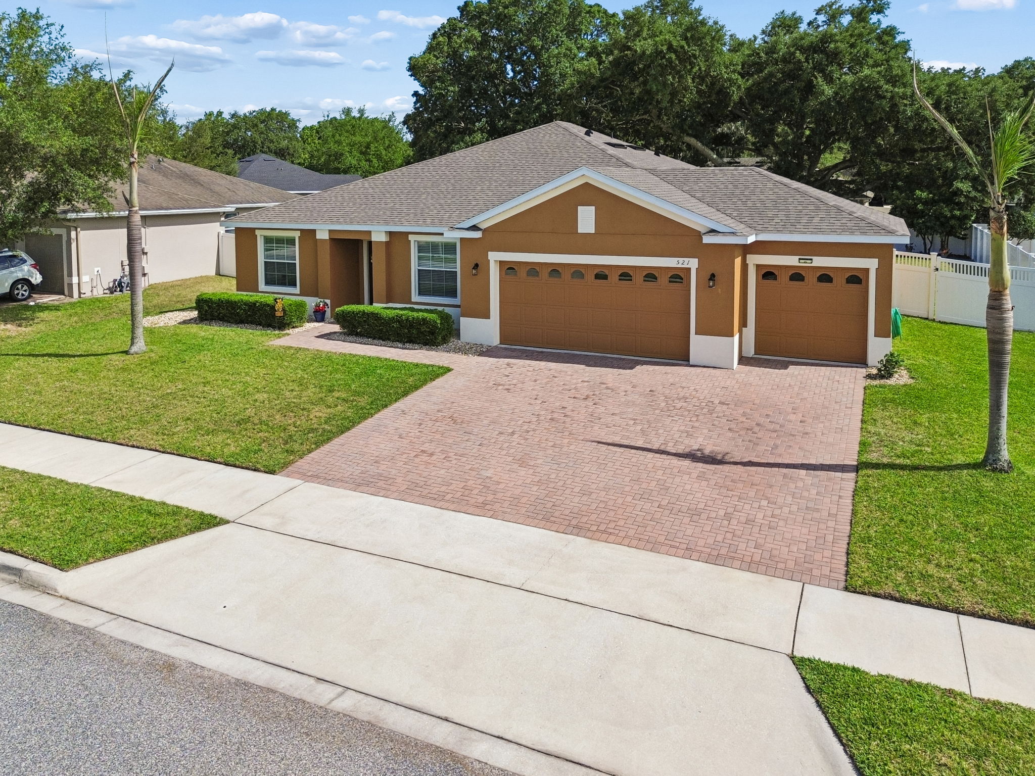 5 Bedrm, 3 bath, 3 car garage, Saltwater Pool