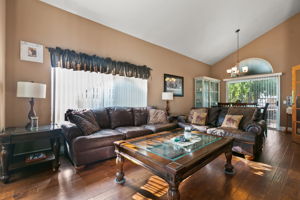 521 Mockingbird Ln, Fillmore, CA 93015, USA Photo 3