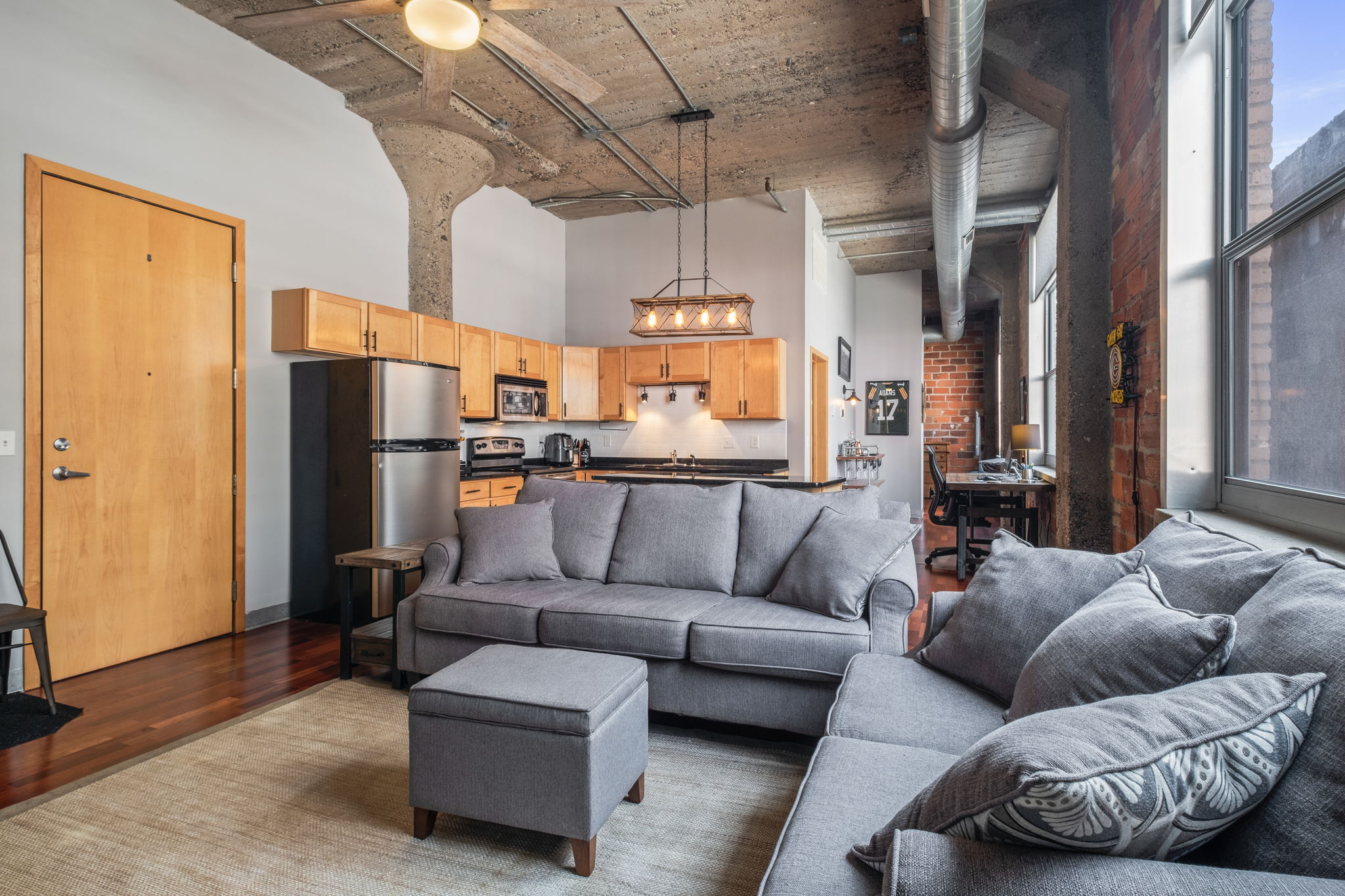 521 S 7th St, Minneapolis, MN 55415, USA Photo 3
