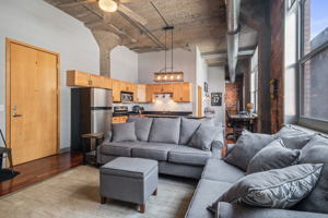 521 S 7th St, Minneapolis, MN 55415, USA Photo 2