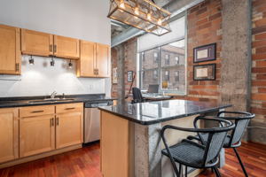 521 S 7th St, Minneapolis, MN 55415, USA Photo 4