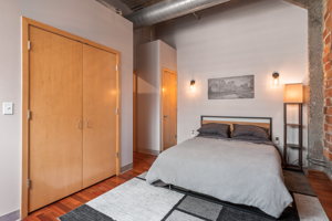 521 S 7th St, Minneapolis, MN 55415, USA Photo 12