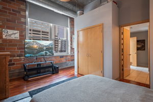 521 S 7th St, Minneapolis, MN 55415, USA Photo 13