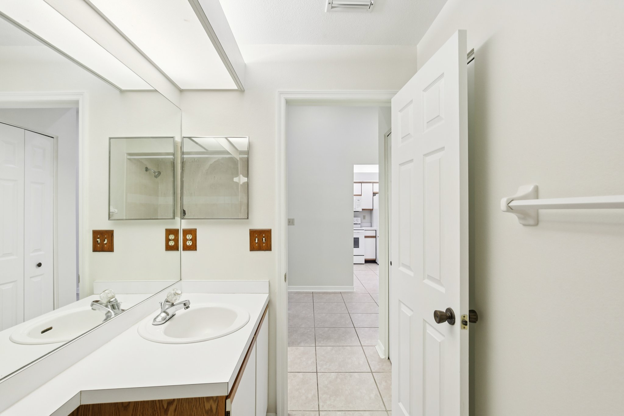 Lochmead Terrace-S1709-015.jpg