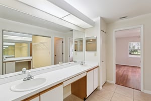 Lochmead Terrace-S1709-036.jpg