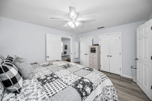 Primary Bedroom1d