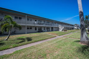 Front Exterior4
