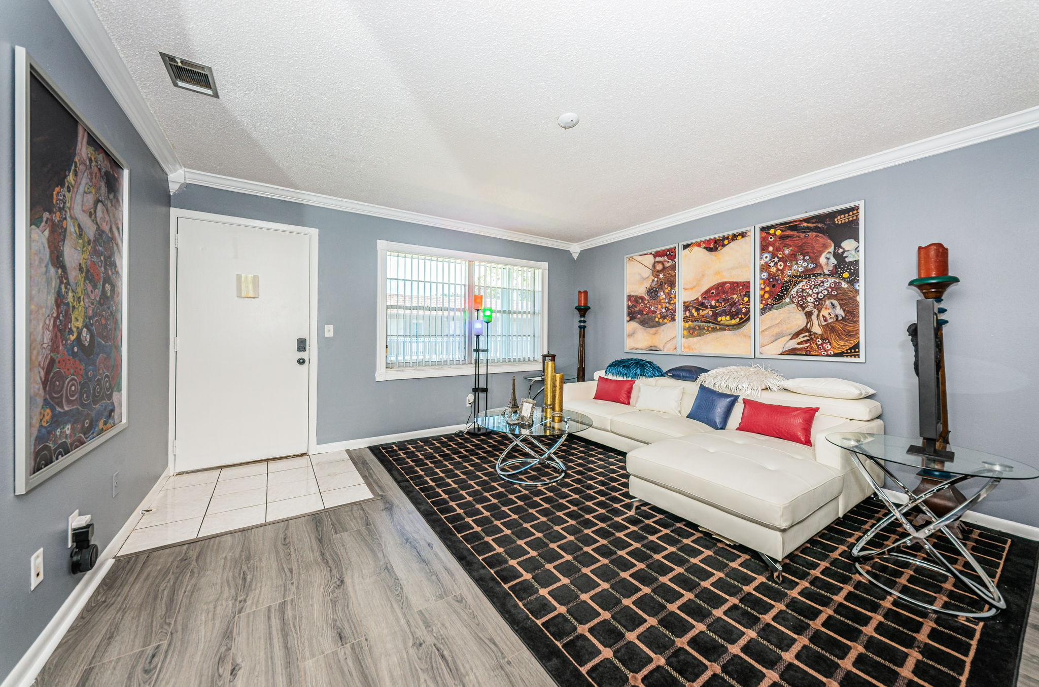 Living Room1-2