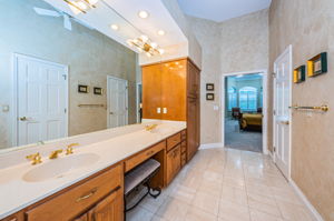 Master Bathroom1e