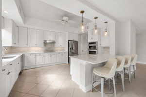 Breakfast Bar - Kitchen 2