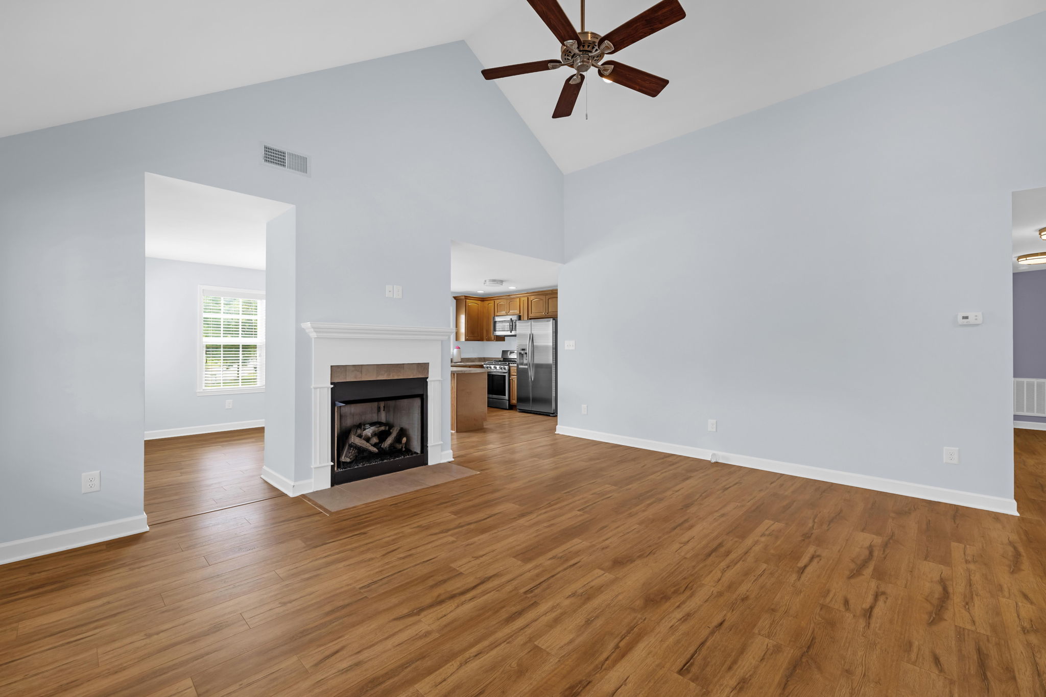 522 Glovenia St-5