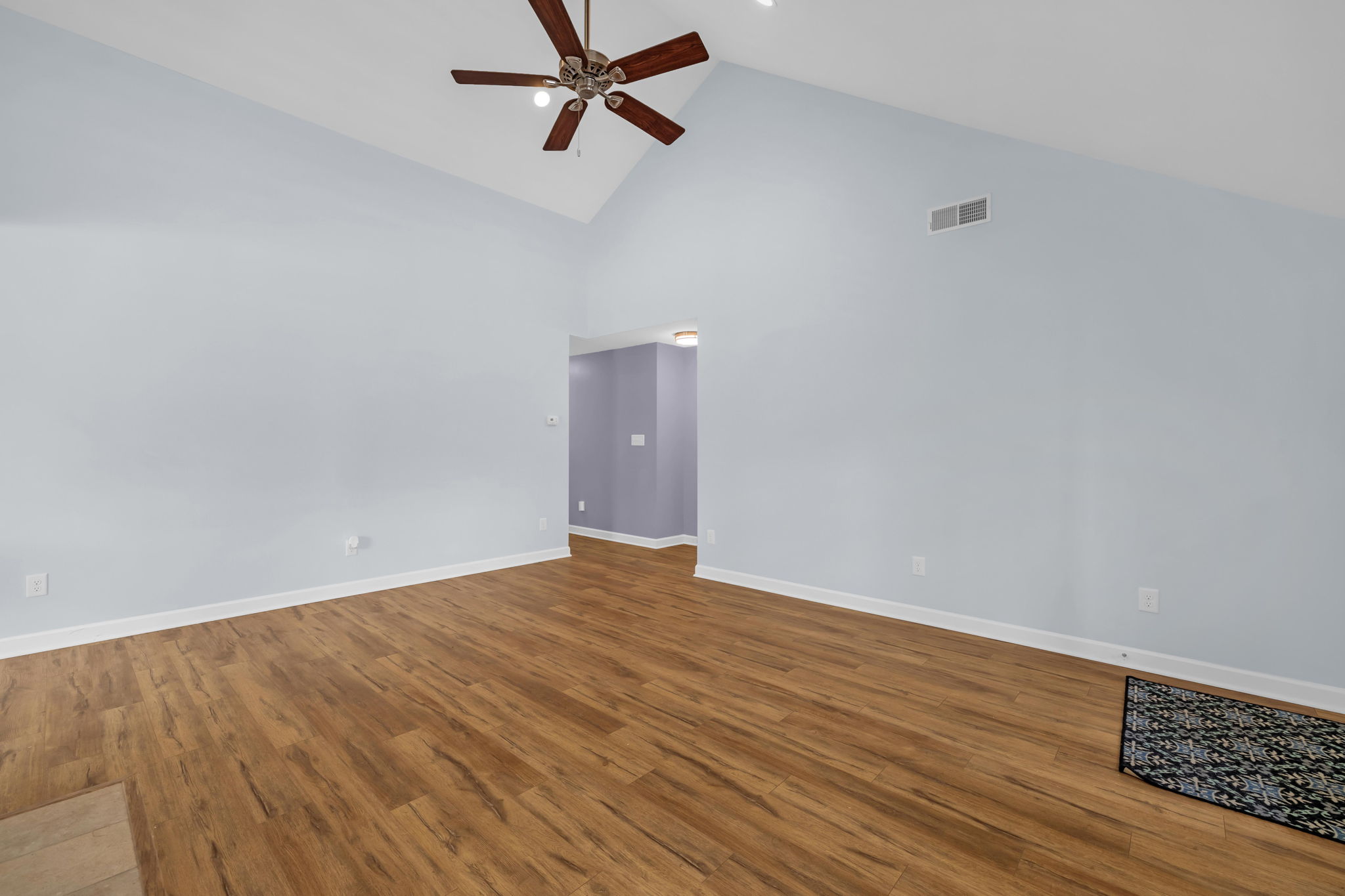 522 Glovenia St-6