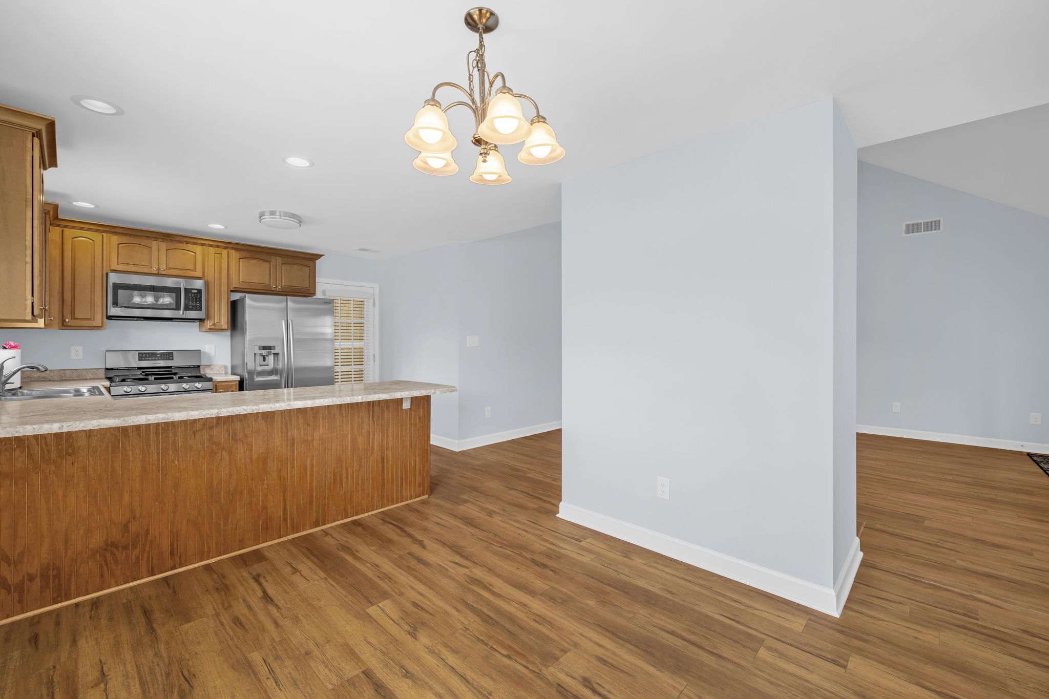522 Glovenia St-10