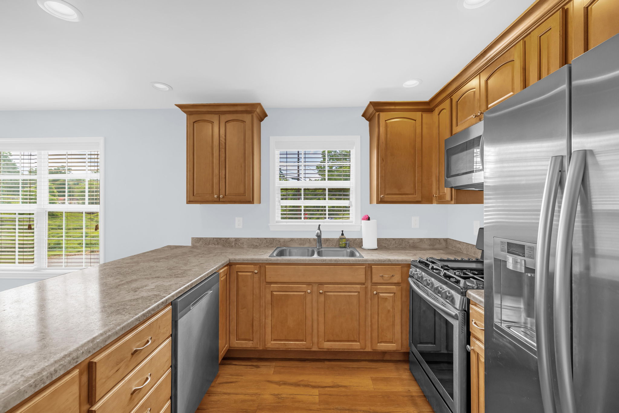 522 Glovenia St-13