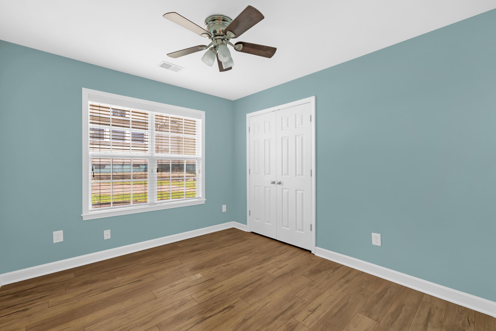 522 Glovenia St-20