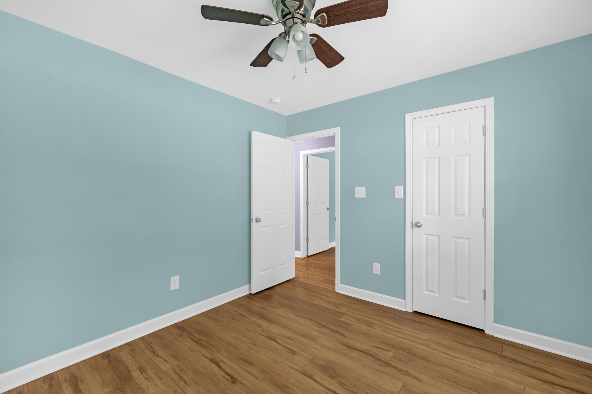 522 Glovenia St-24