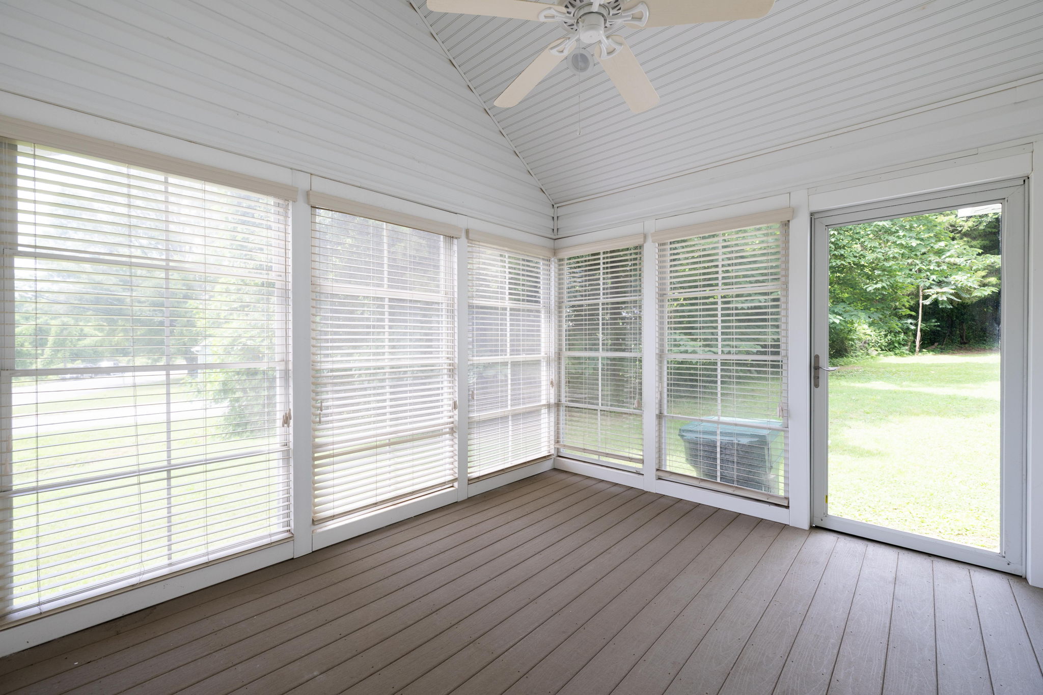 522 Glovenia St-25