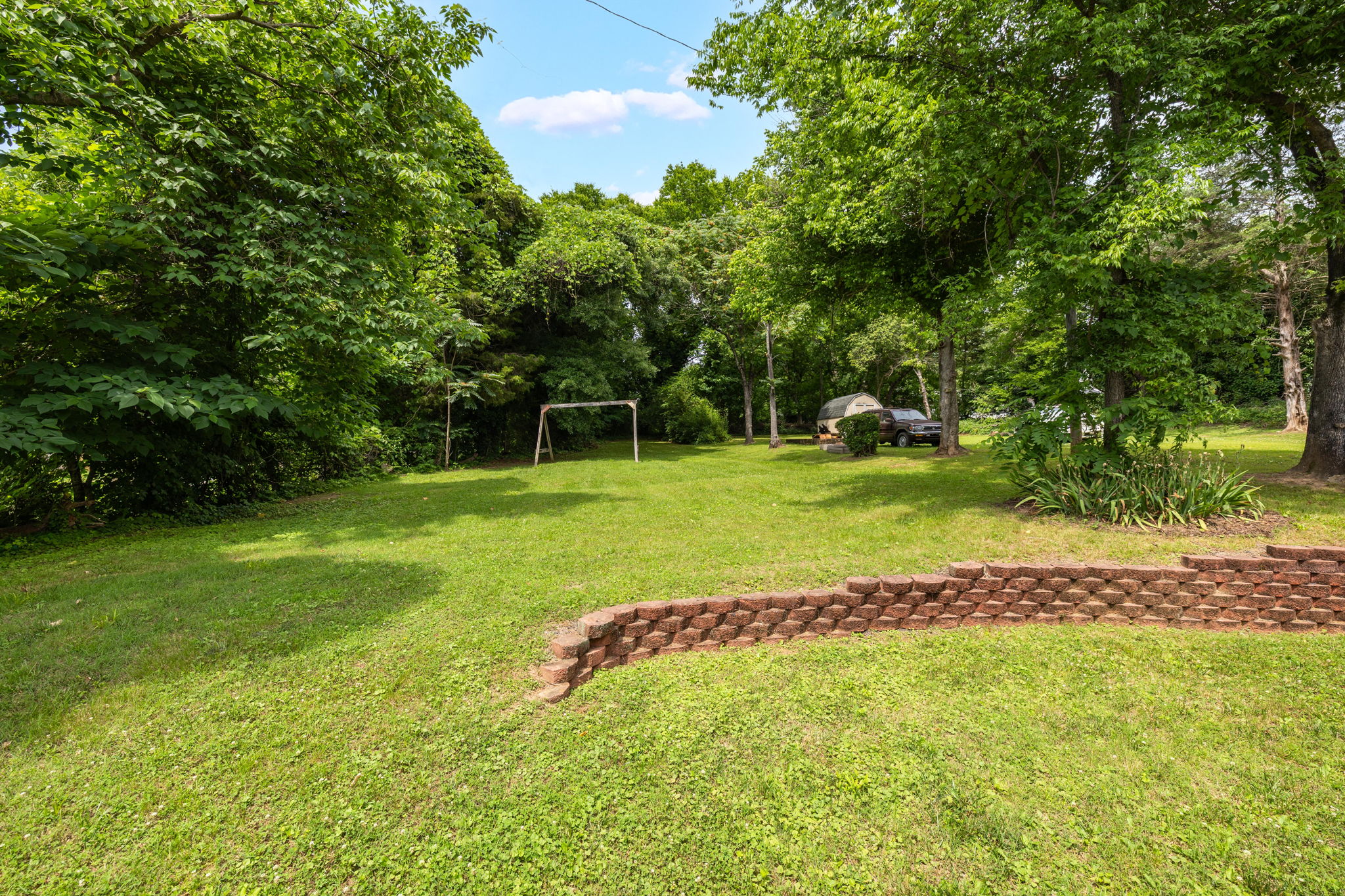 522 Glovenia St-31