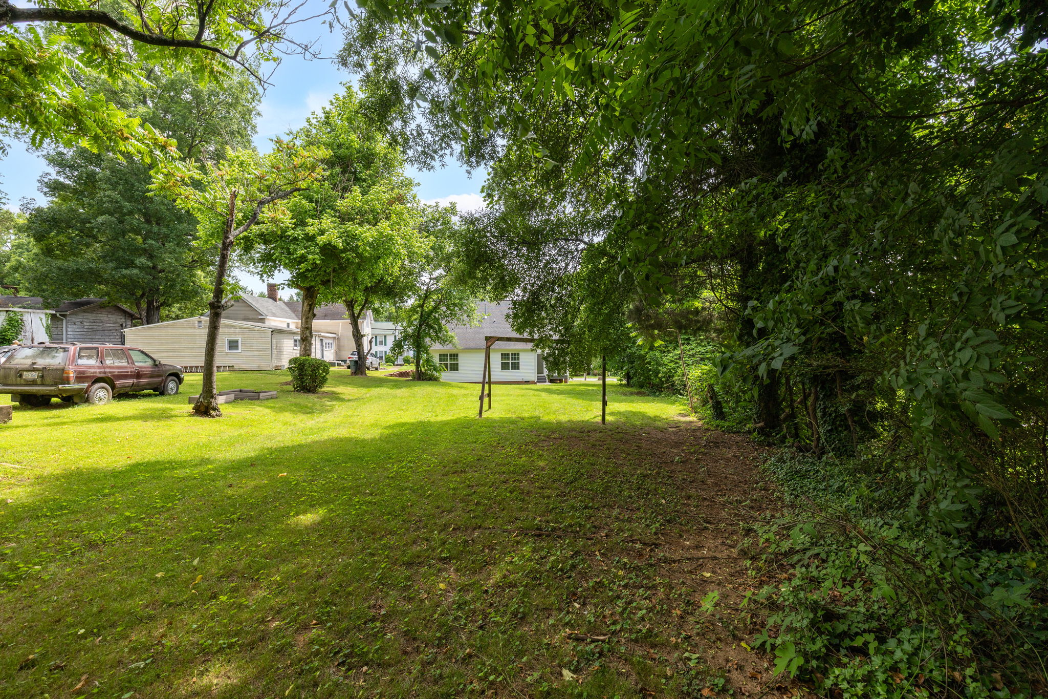 522 Glovenia St-33